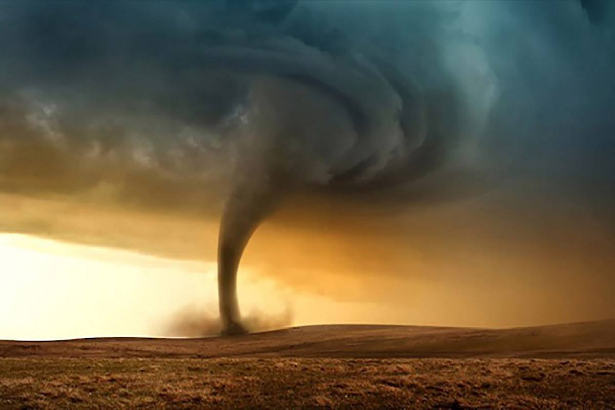 Tornado Large tornado strikes
