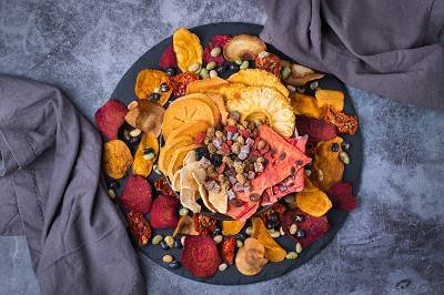 Dehydrating fruits and vegetable in your kitchen oven
